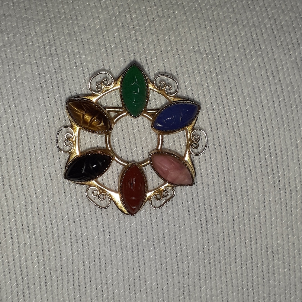 Catamore brooch
